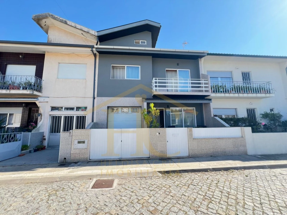 Moradia T4 para Venda em Arvore Foto 2