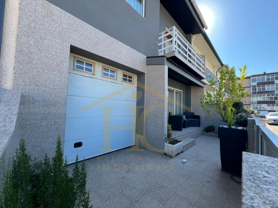 Moradia T4 para Venda em Arvore Foto 3