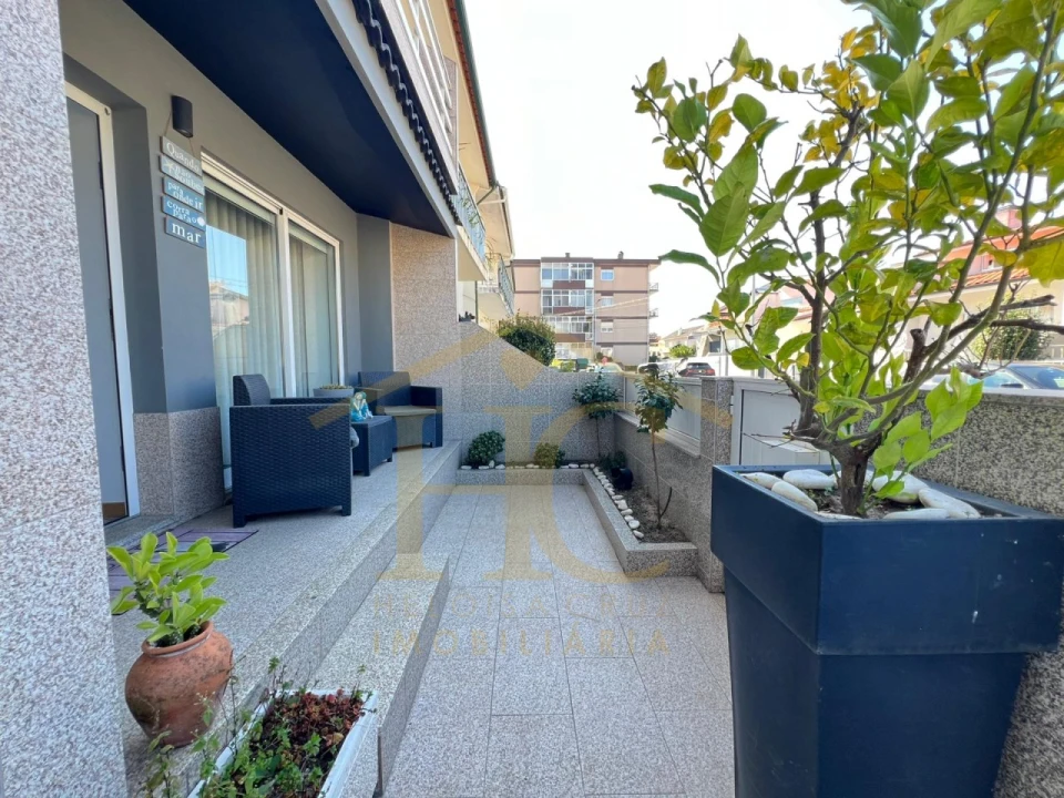 Moradia T4 para Venda em Arvore Foto 4