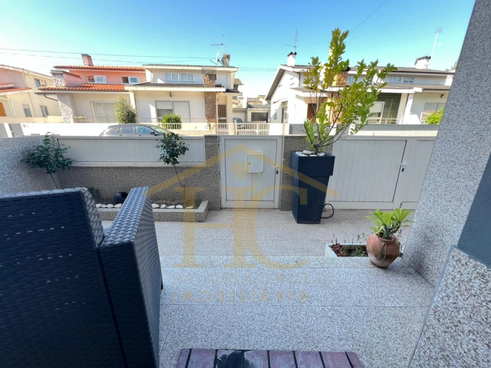 Moradia T4 para Venda em Arvore Foto 5