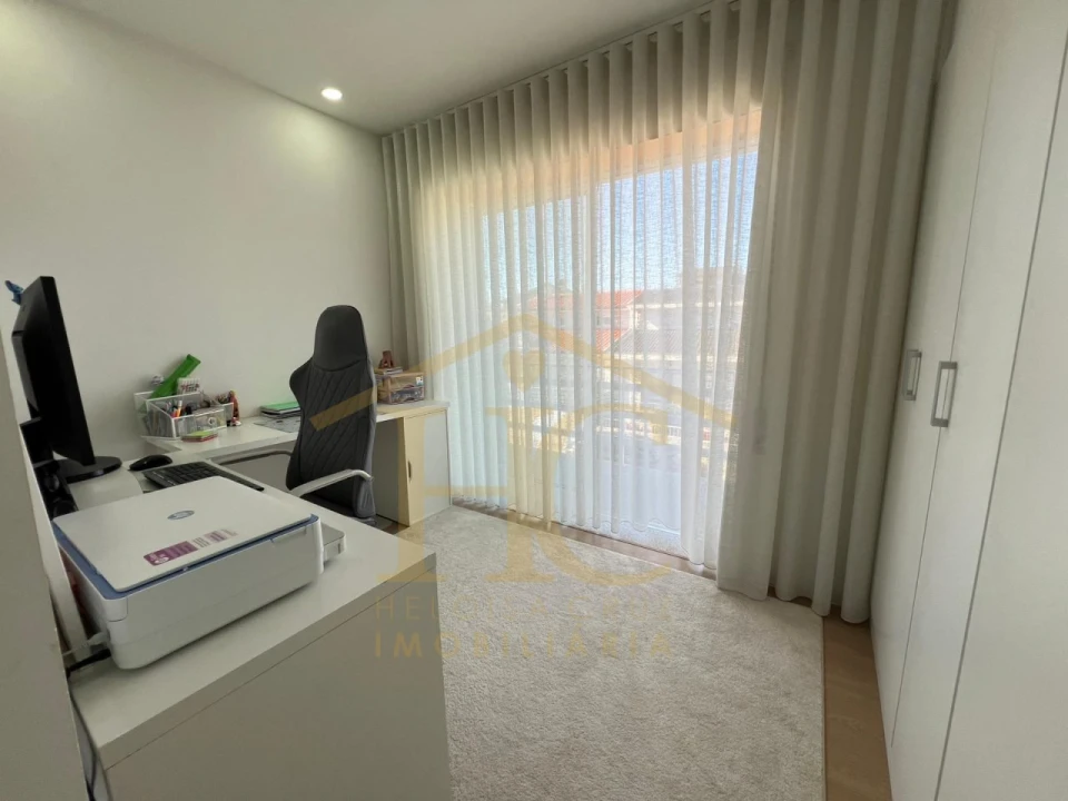 Moradia T4 para Venda em Arvore Foto 18