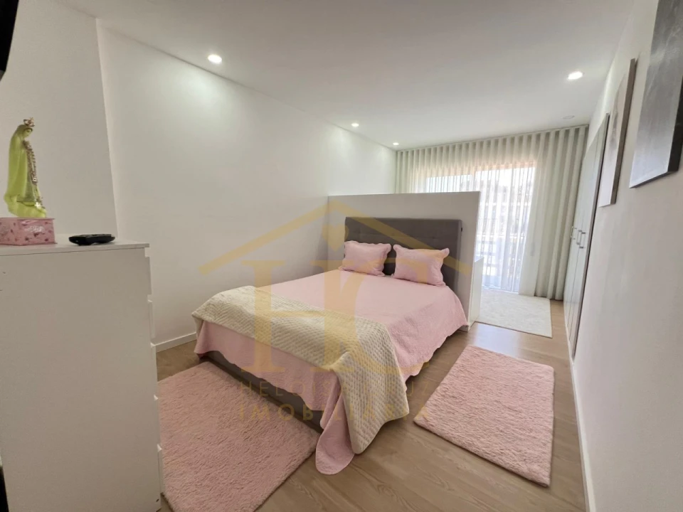 Moradia T4 para Venda em Arvore Foto 16