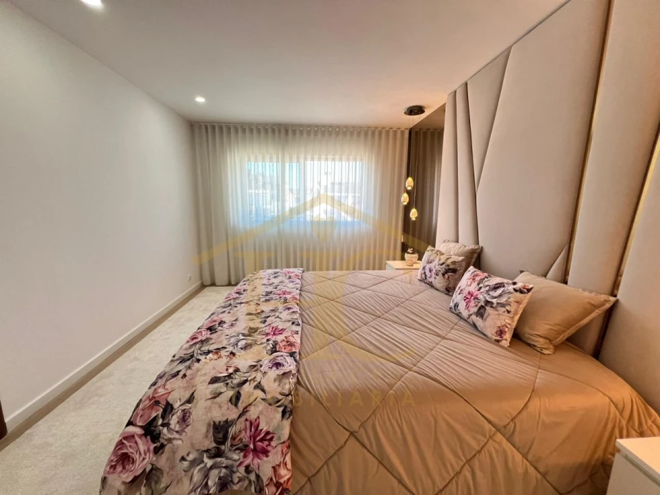 Moradia T4 para Venda em Arvore Foto 11