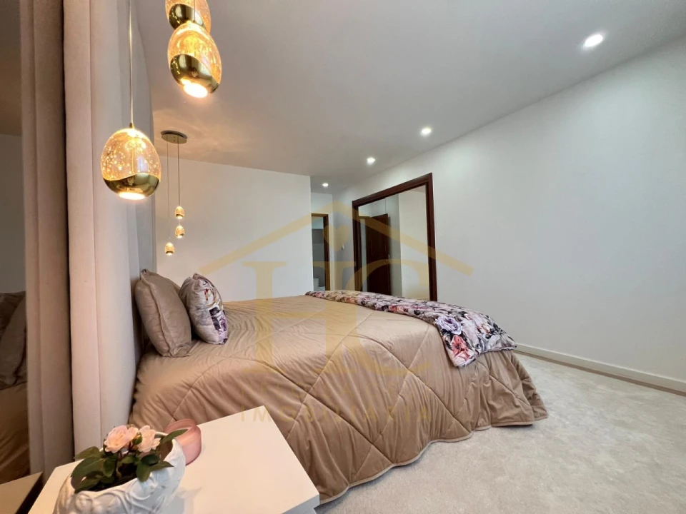 Moradia T4 para Venda em Arvore Foto 14