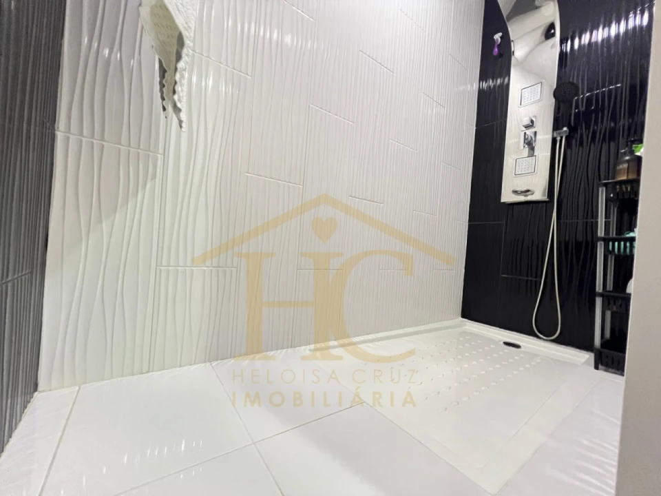 Moradia T4 para Venda em Arvore Foto 33