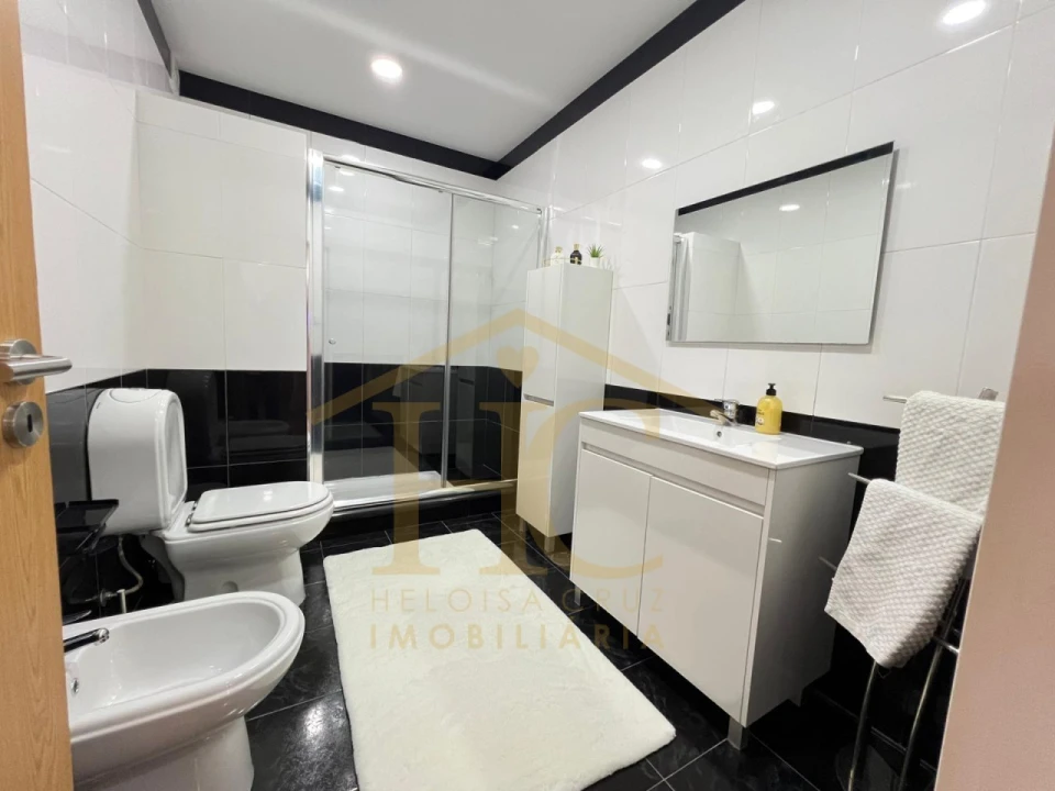 Moradia T4 para Venda em Arvore Foto 34