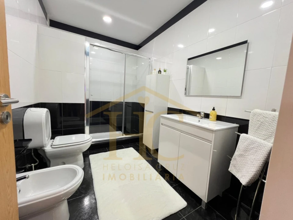 Moradia T4 para Venda em Arvore Foto 31