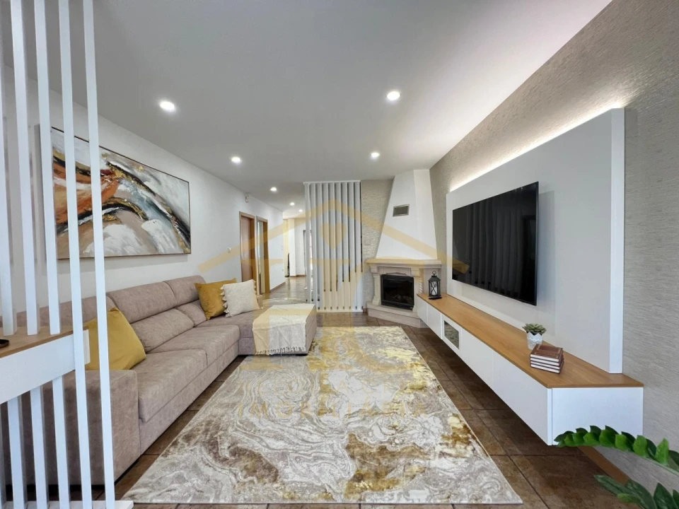 Moradia T4 para Venda em Arvore Foto 9