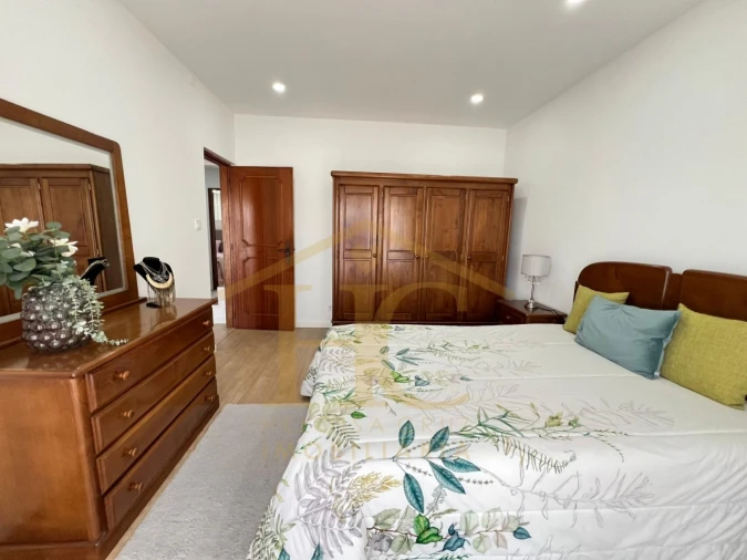 Moradia T4 para Venda em Arvore Foto 20