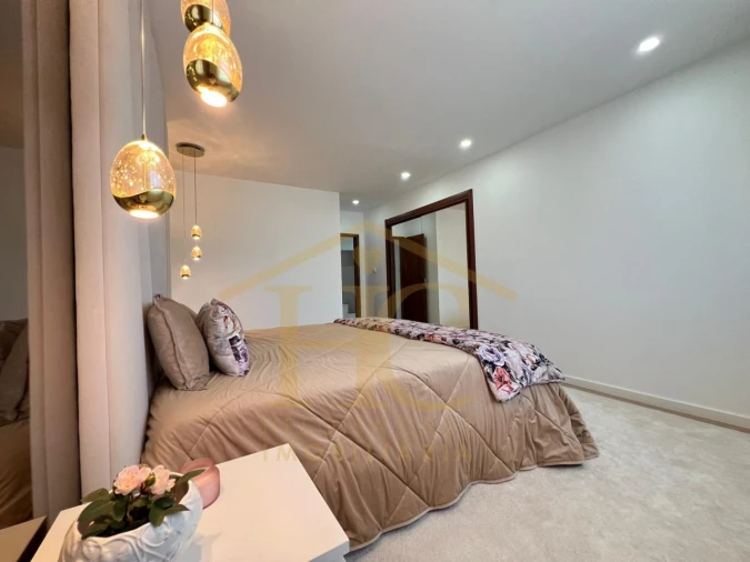 Moradia T4 para Venda em Arvore Foto 15