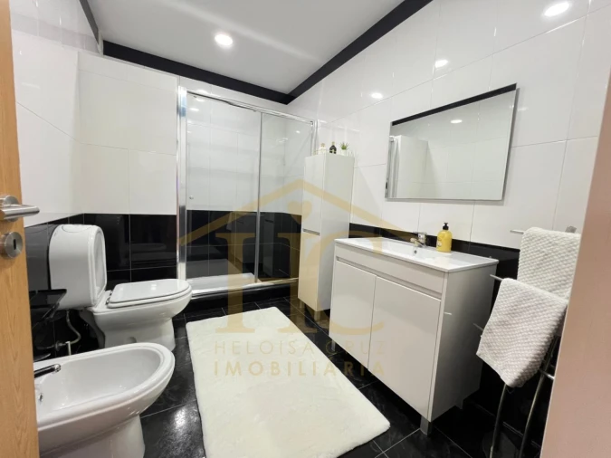 Moradia T4 para Venda em Arvore Foto 32