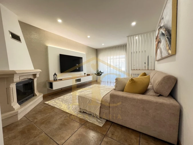 Moradia T4 para Venda em Arvore Foto 7