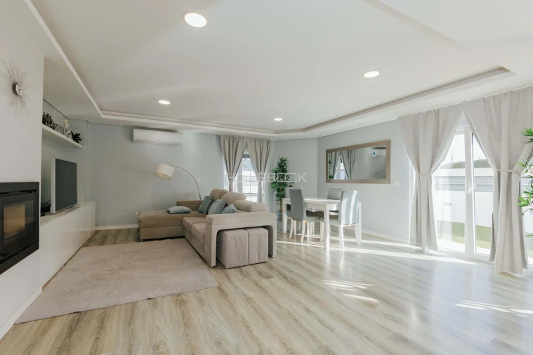 Apartamento T4 para Venda em Fernao Ferro Foto 2