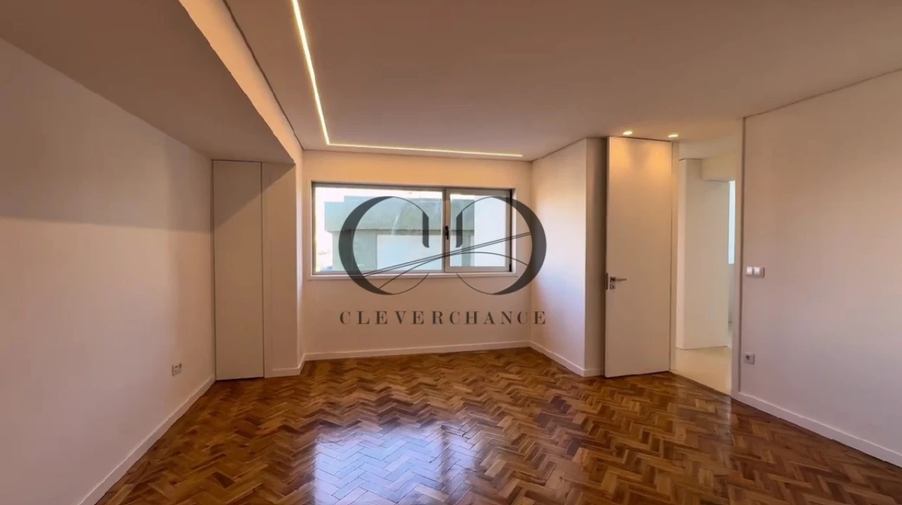 Apartamento T4 para Venda em Cedofeita, Santo Ildefonso, Sé, Miragaia, São Nicolau e Vitória Foto 2