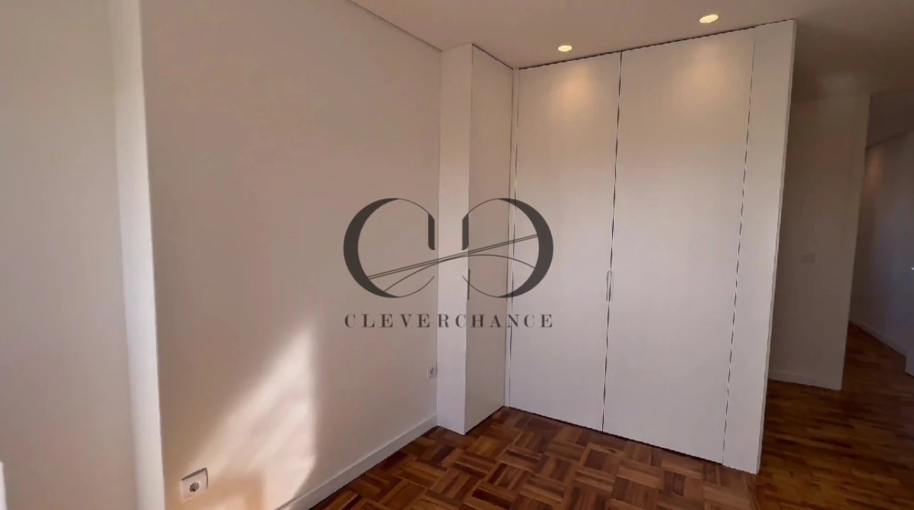 Apartamento T4 para Venda em Cedofeita, Santo Ildefonso, Sé, Miragaia, São Nicolau e Vitória Foto 9