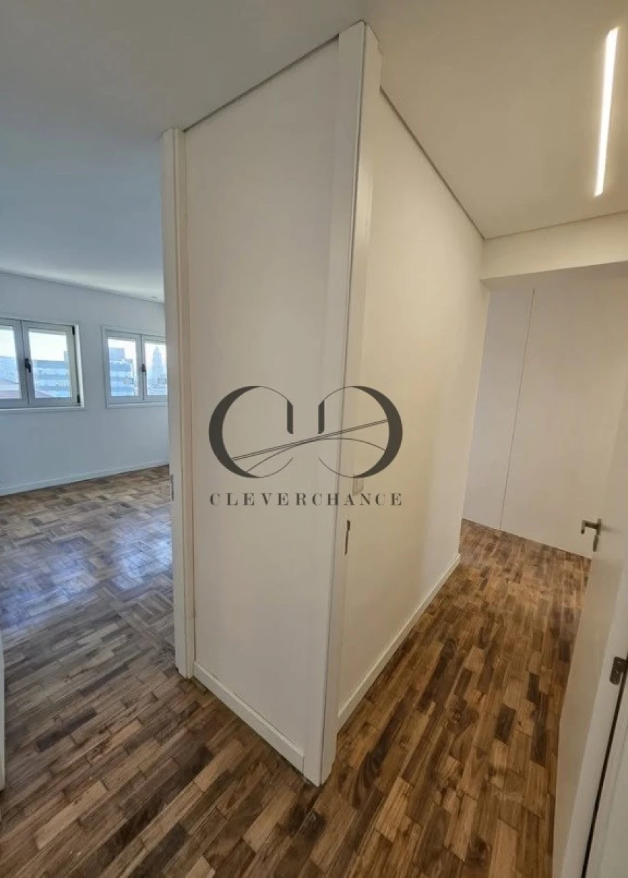 Apartamento T4 para Venda em Cedofeita, Santo Ildefonso, Sé, Miragaia, São Nicolau e Vitória Foto 6