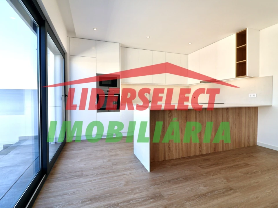 Moradia T3 para Venda em Silveira Foto 3