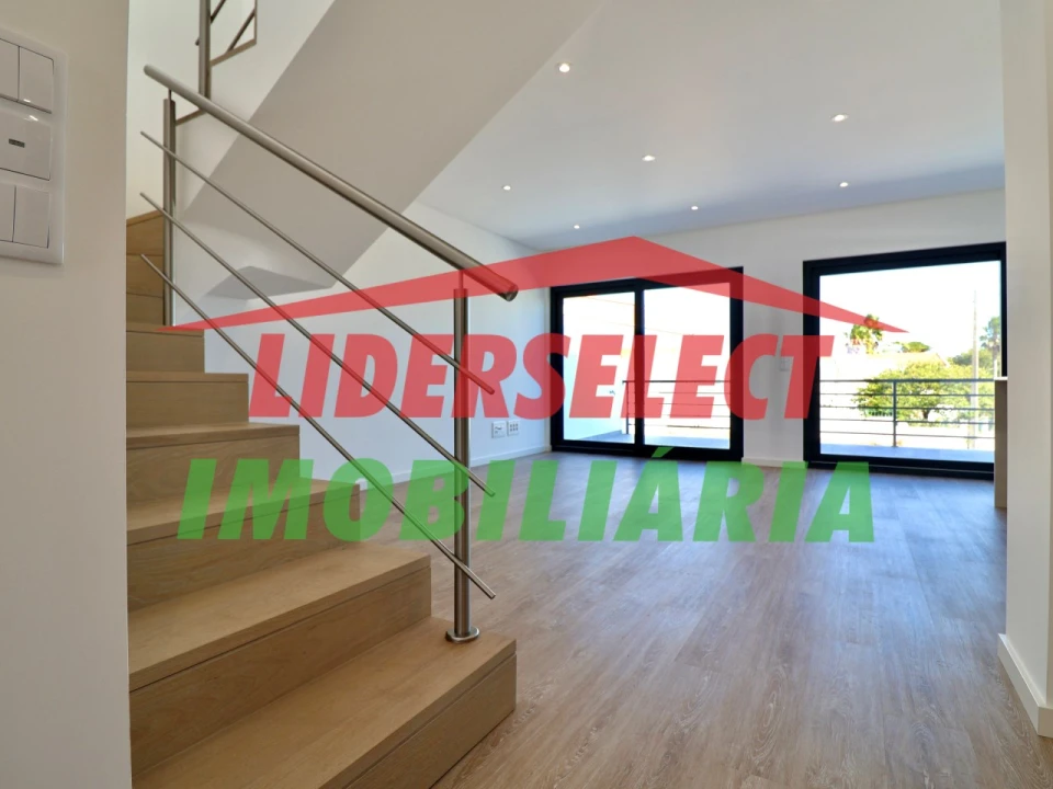 Moradia T3 para Venda em Silveira Foto 8