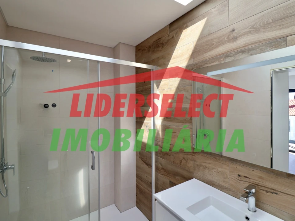 Moradia T3 para Venda em Silveira Foto 19