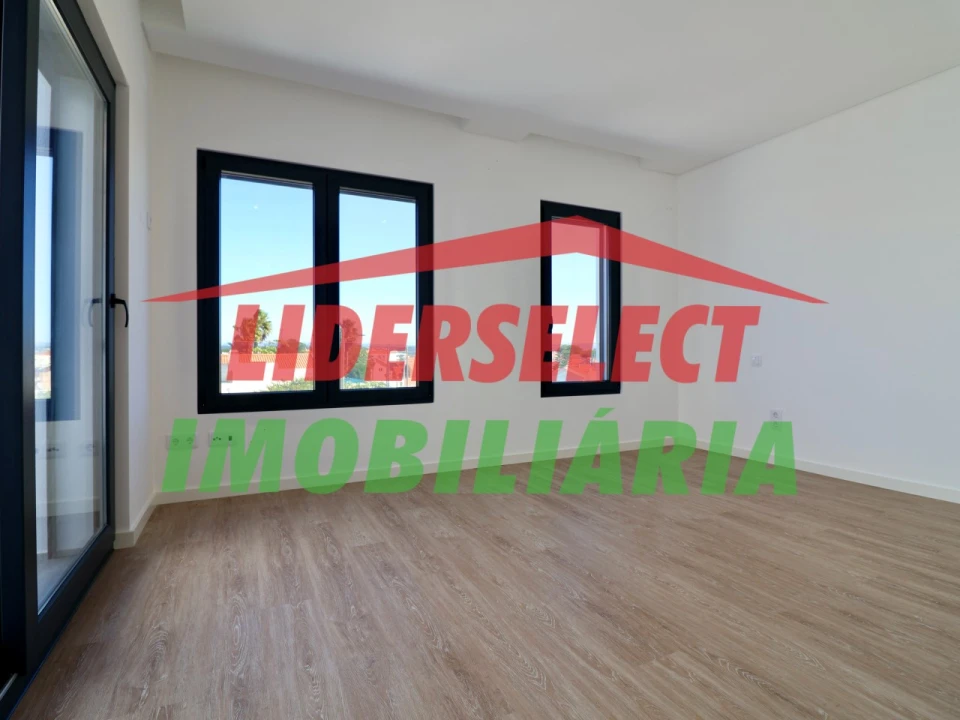 Moradia T3 para Venda em Silveira Foto 21