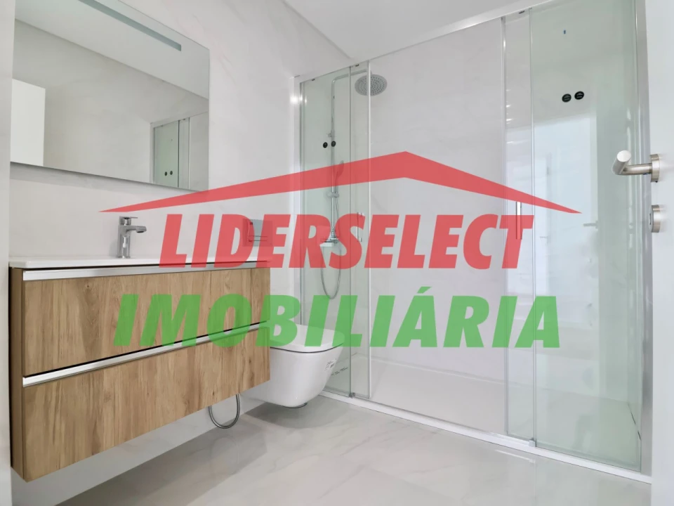 Moradia T3 para Venda em Silveira Foto 27