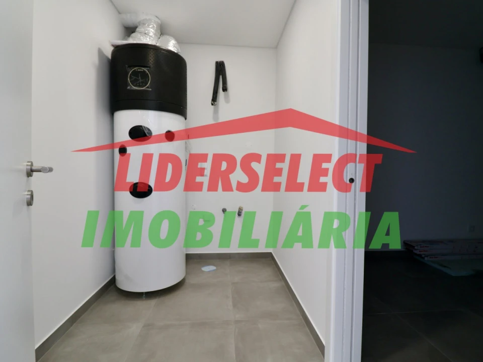 Moradia T3 para Venda em Silveira Foto 31