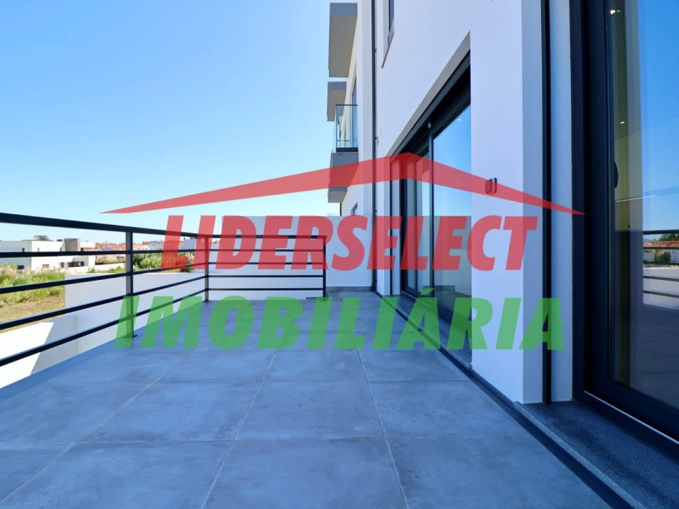 Moradia T3 para Venda em Silveira Foto 33