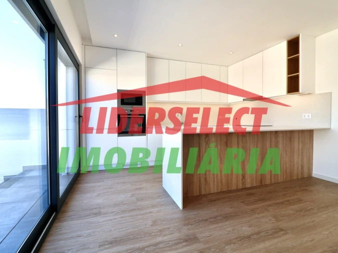 Moradia T3 para Venda em Silveira Foto 3