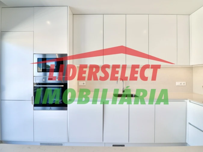 Moradia T3 para Venda em Silveira Foto 4