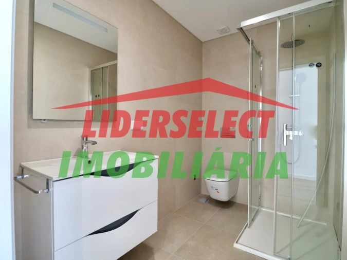 Moradia T3 para Venda em Silveira Foto 11