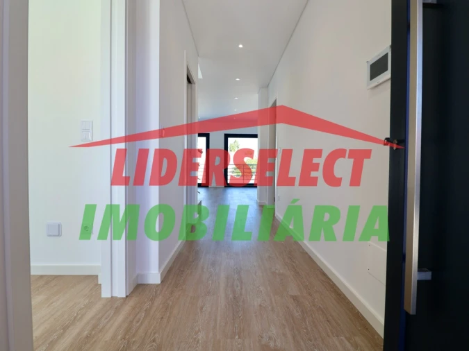 Moradia T3 para Venda em Silveira Foto 12