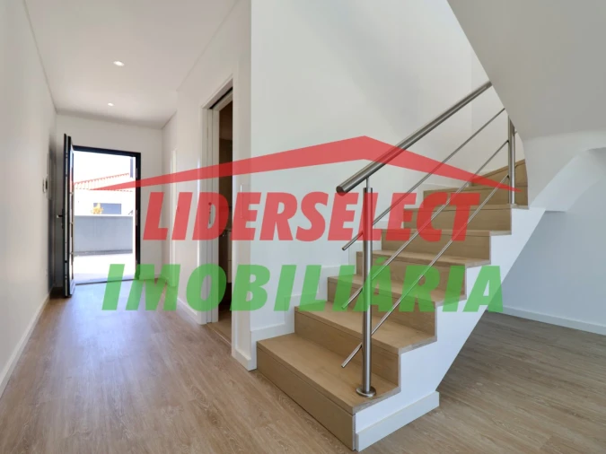 Moradia T3 para Venda em Silveira Foto 13