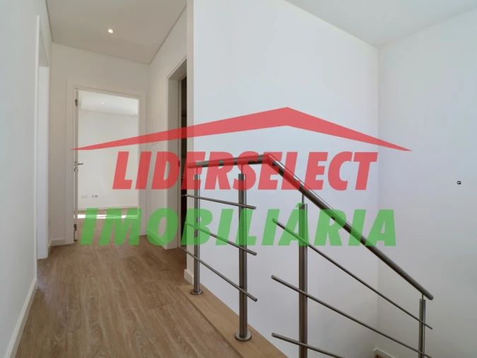 Moradia T3 para Venda em Silveira Foto 14