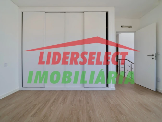 Moradia T3 para Venda em Silveira Foto 20