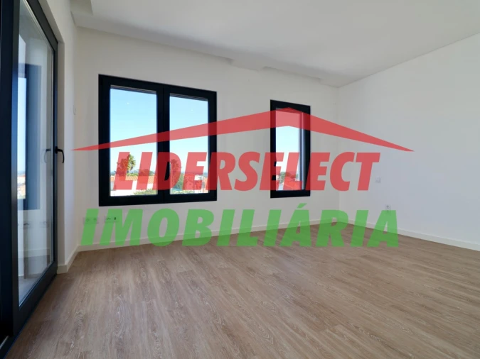 Moradia T3 para Venda em Silveira Foto 21