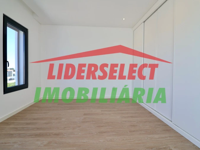 Moradia T3 para Venda em Silveira Foto 22