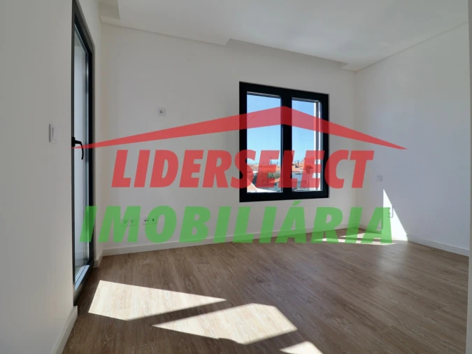 Moradia T3 para Venda em Silveira Foto 25