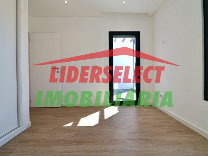 Moradia T3 para Venda em Silveira Foto 26