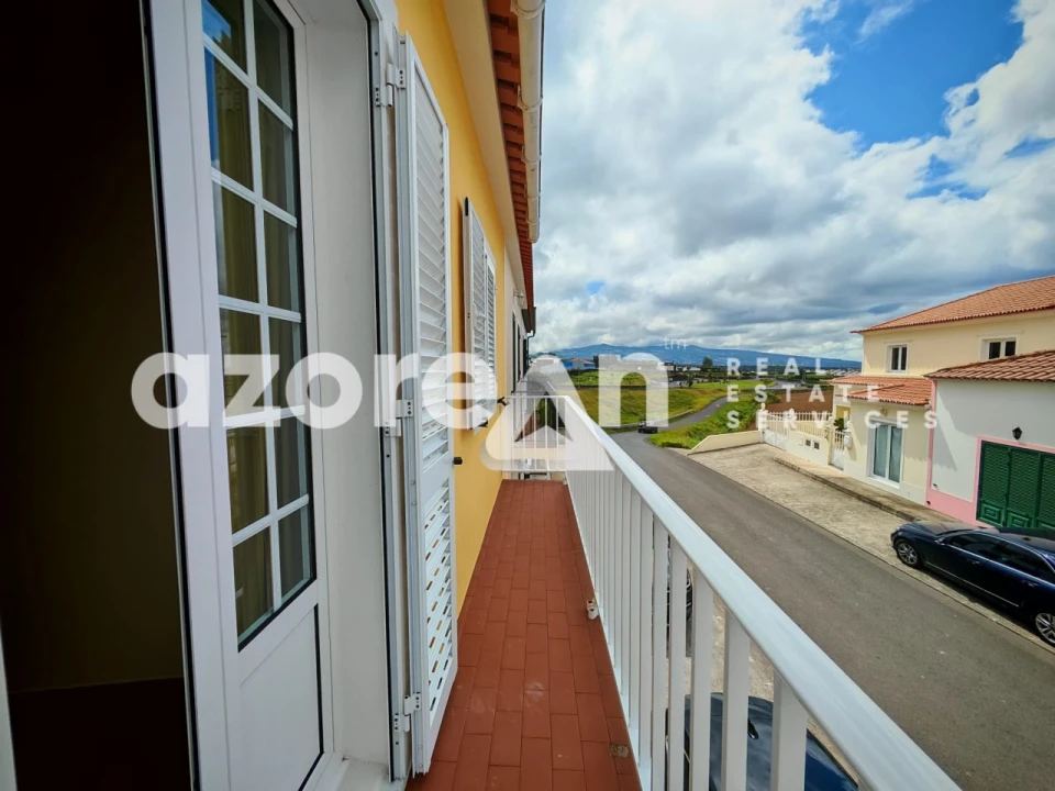 Moradia T3 para Venda em Rabo de Peixe Foto 4