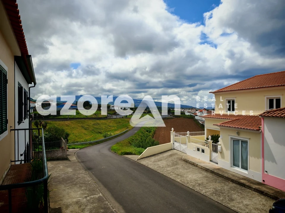 Moradia T3 para Venda em Rabo de Peixe Foto 5