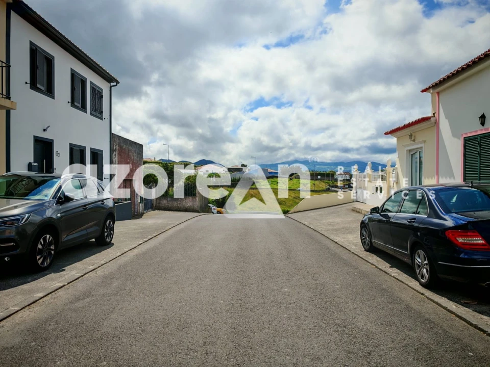 Moradia T3 para Venda em Rabo de Peixe Foto 6