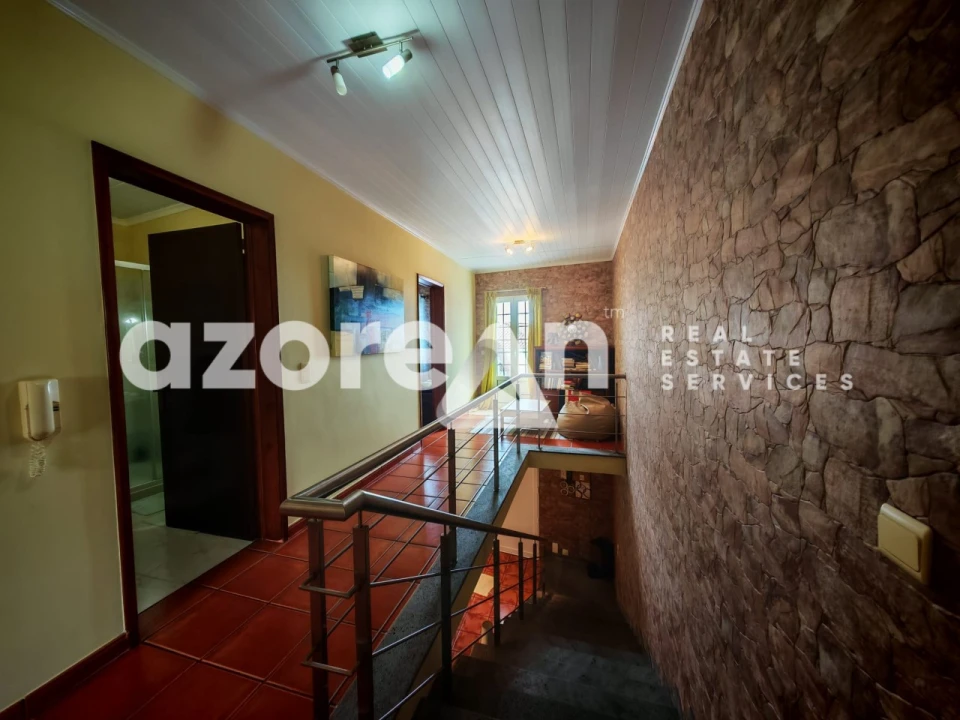 Moradia T3 para Venda em Rabo de Peixe Foto 20