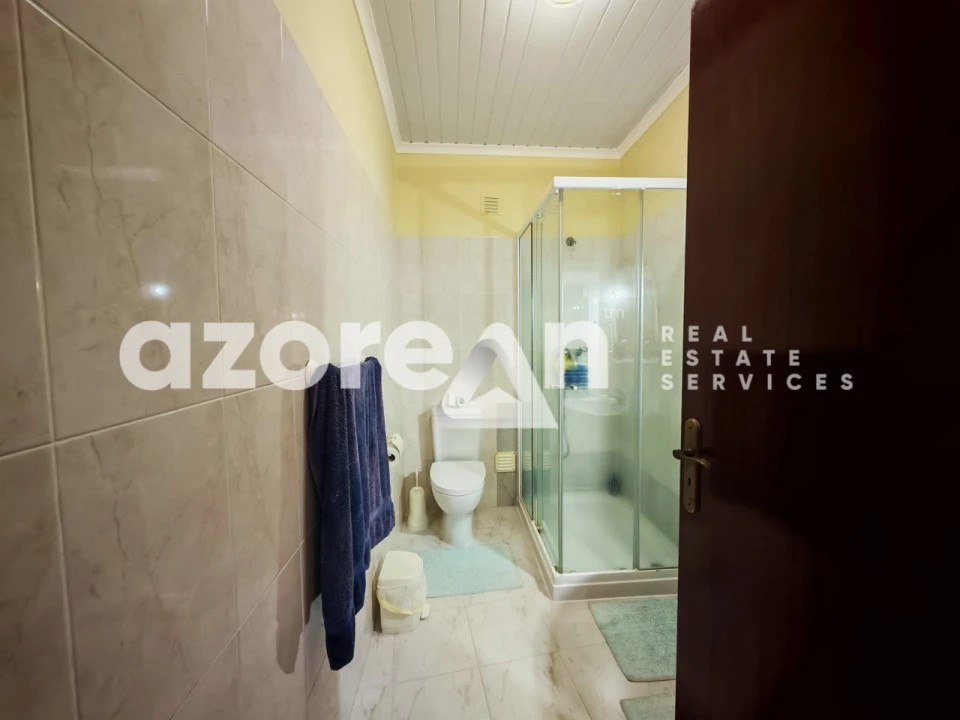 Moradia T3 para Venda em Rabo de Peixe Foto 24