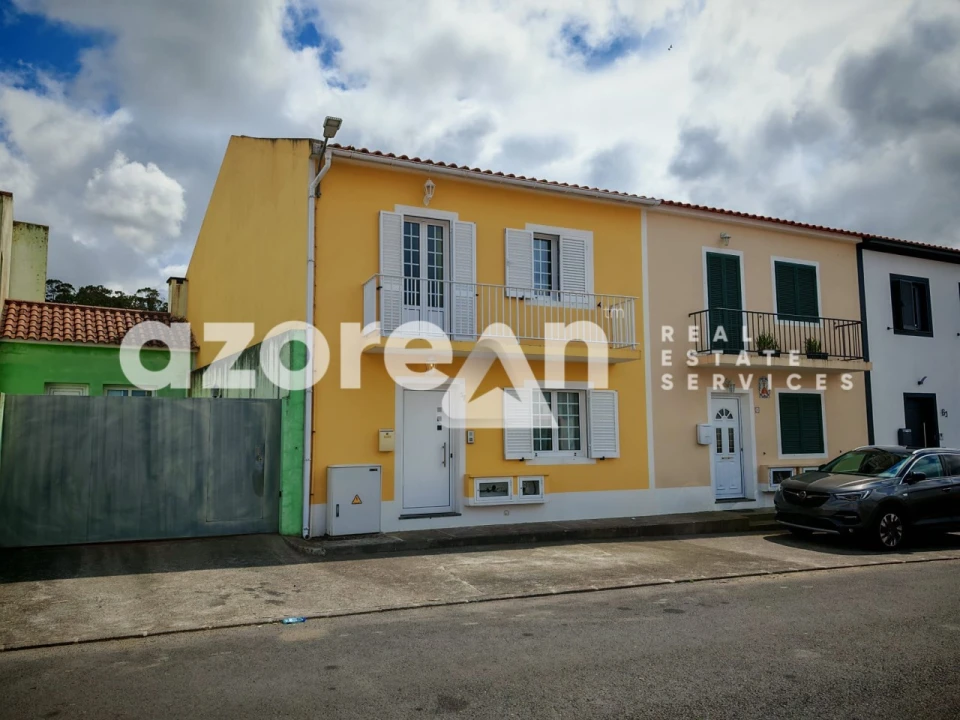 Moradia T3 para Venda em Rabo de Peixe Foto 2