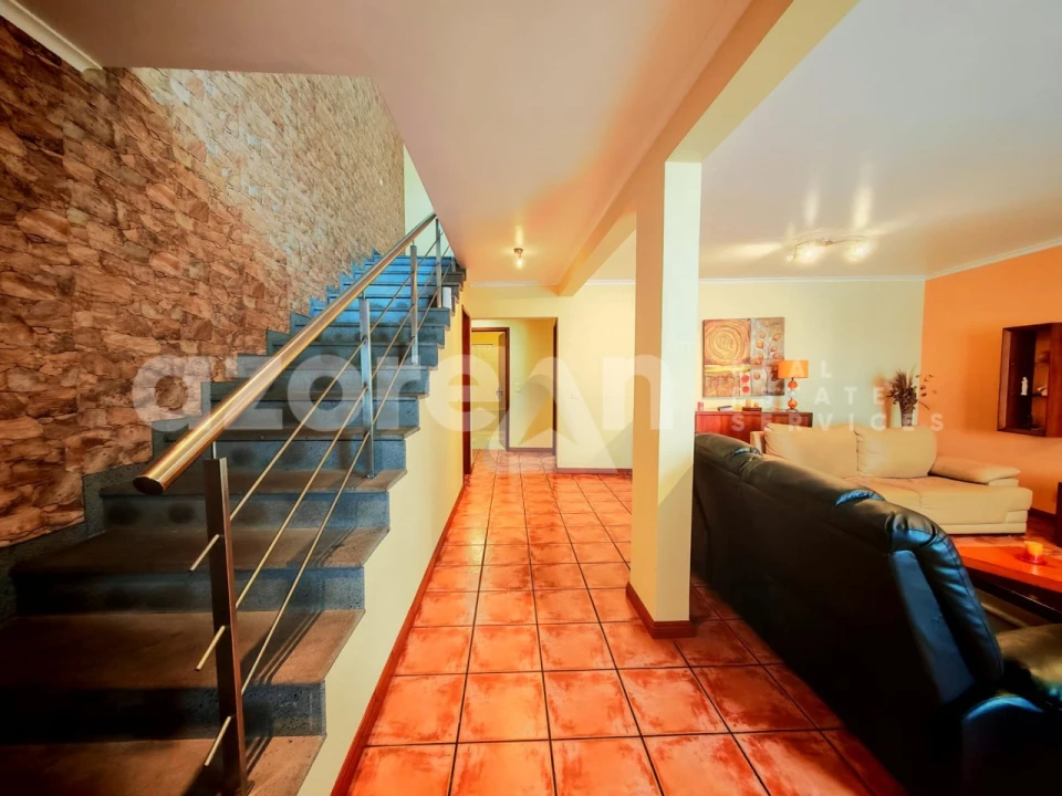 Moradia T3 para Venda em Rabo de Peixe Foto 5