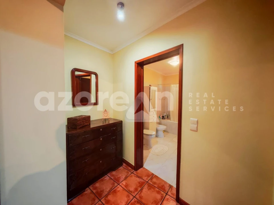 Moradia T3 para Venda em Rabo de Peixe Foto 8