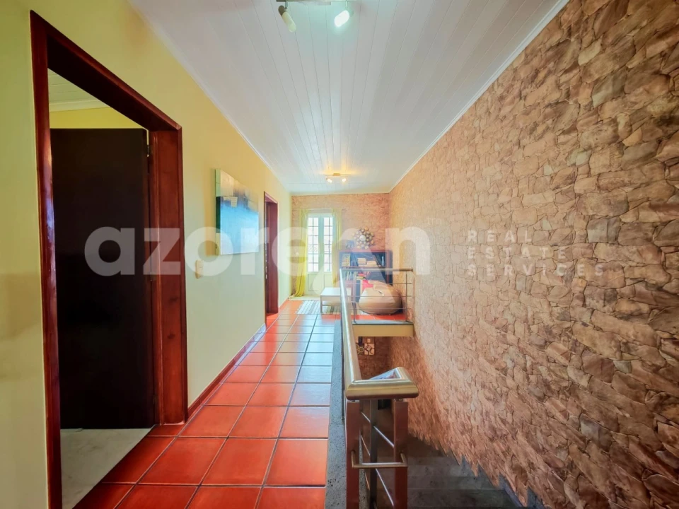 Moradia T3 para Venda em Rabo de Peixe Foto 14