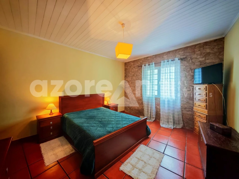 Moradia T3 para Venda em Rabo de Peixe Foto 16