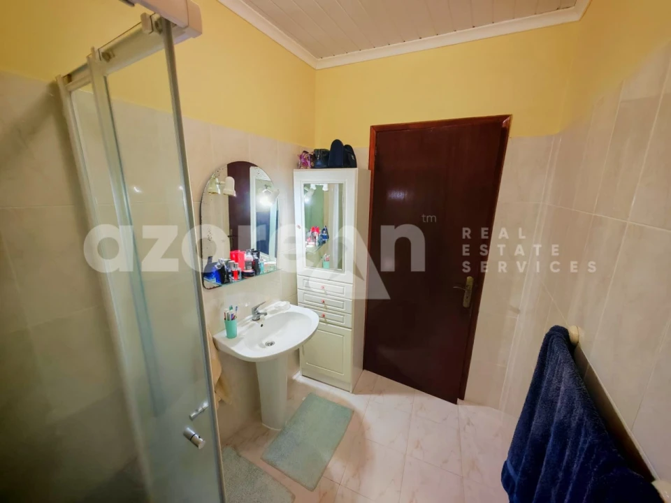 Moradia T3 para Venda em Rabo de Peixe Foto 17