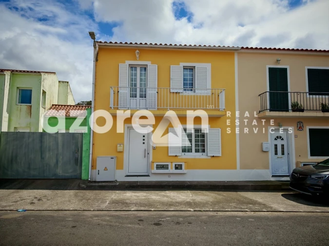 Moradia T3 para Venda em Rabo de Peixe Foto 1